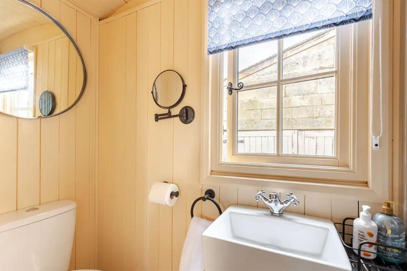 Shepherd'S Hut, Bath Extérieur photo