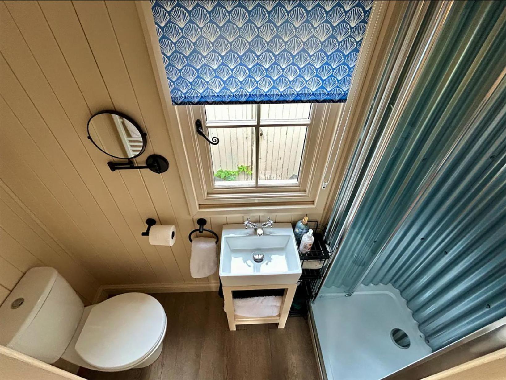 Shepherd'S Hut, Bath Extérieur photo